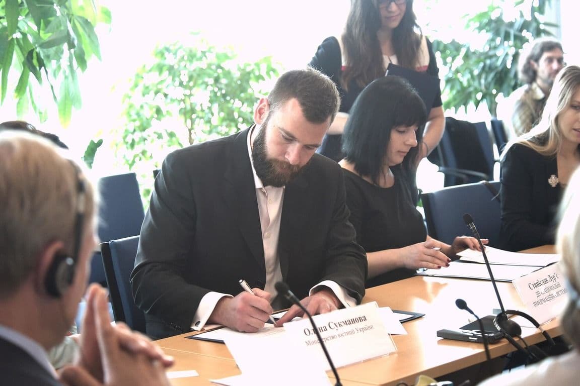 Підписано меморандум про співпрацю щодо підтримки прозорого управління земельними ресурсами в Україні