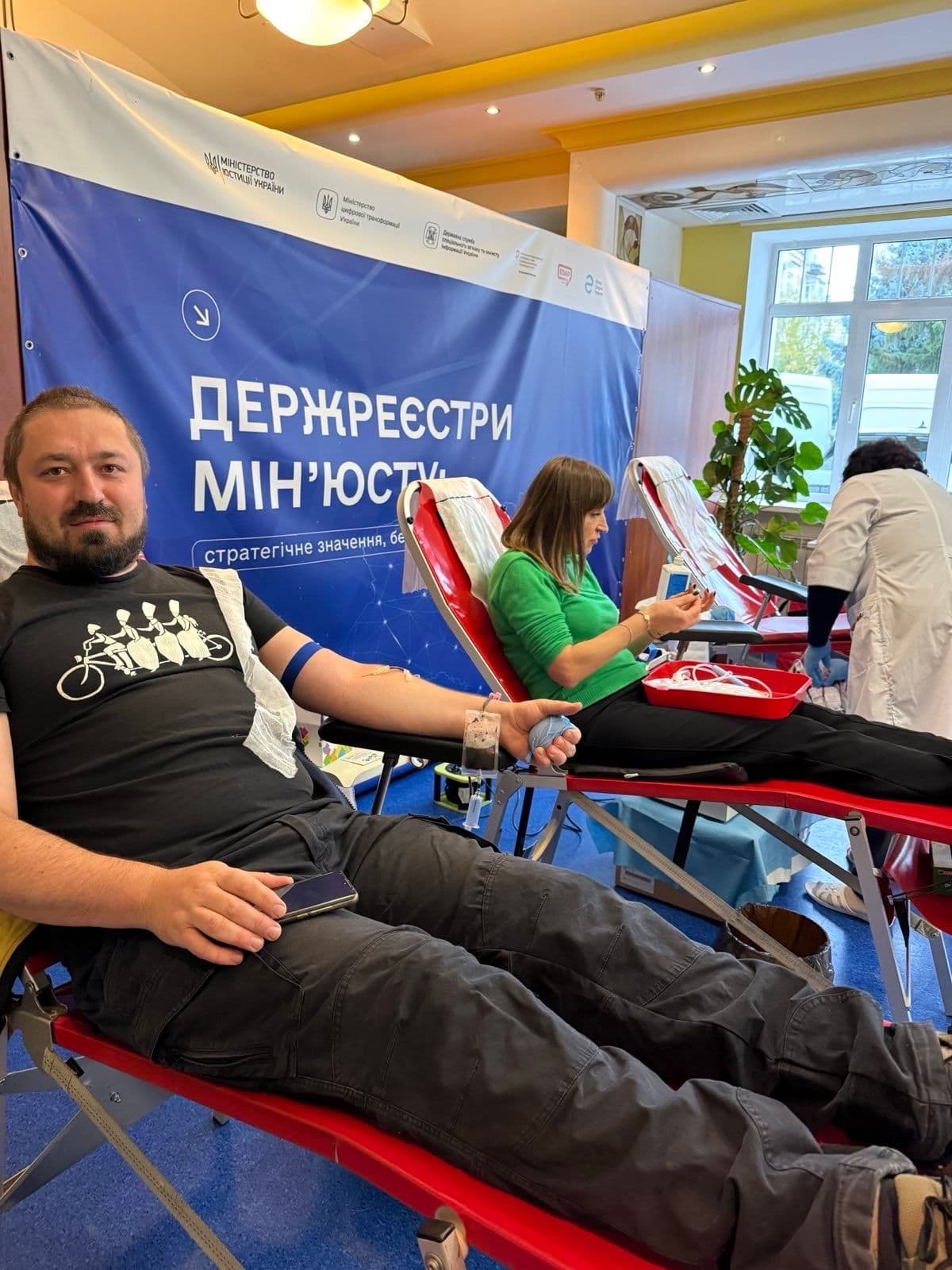 Співробітники ДП «НАІС» долучилися до донорства крові
