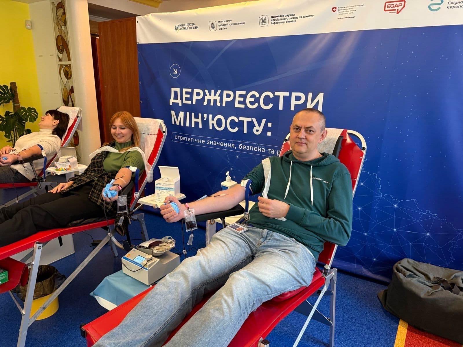 Співробітники ДП «НАІС» долучилися до донорства крові